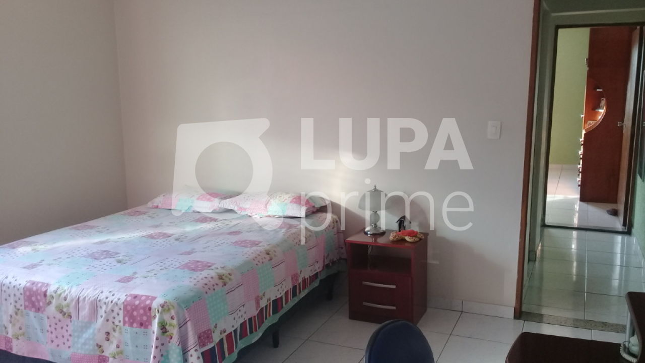 sobrado-venda-sao-paulo-vila-amalia-2dormitorios-3vagas-202m2-LS24707