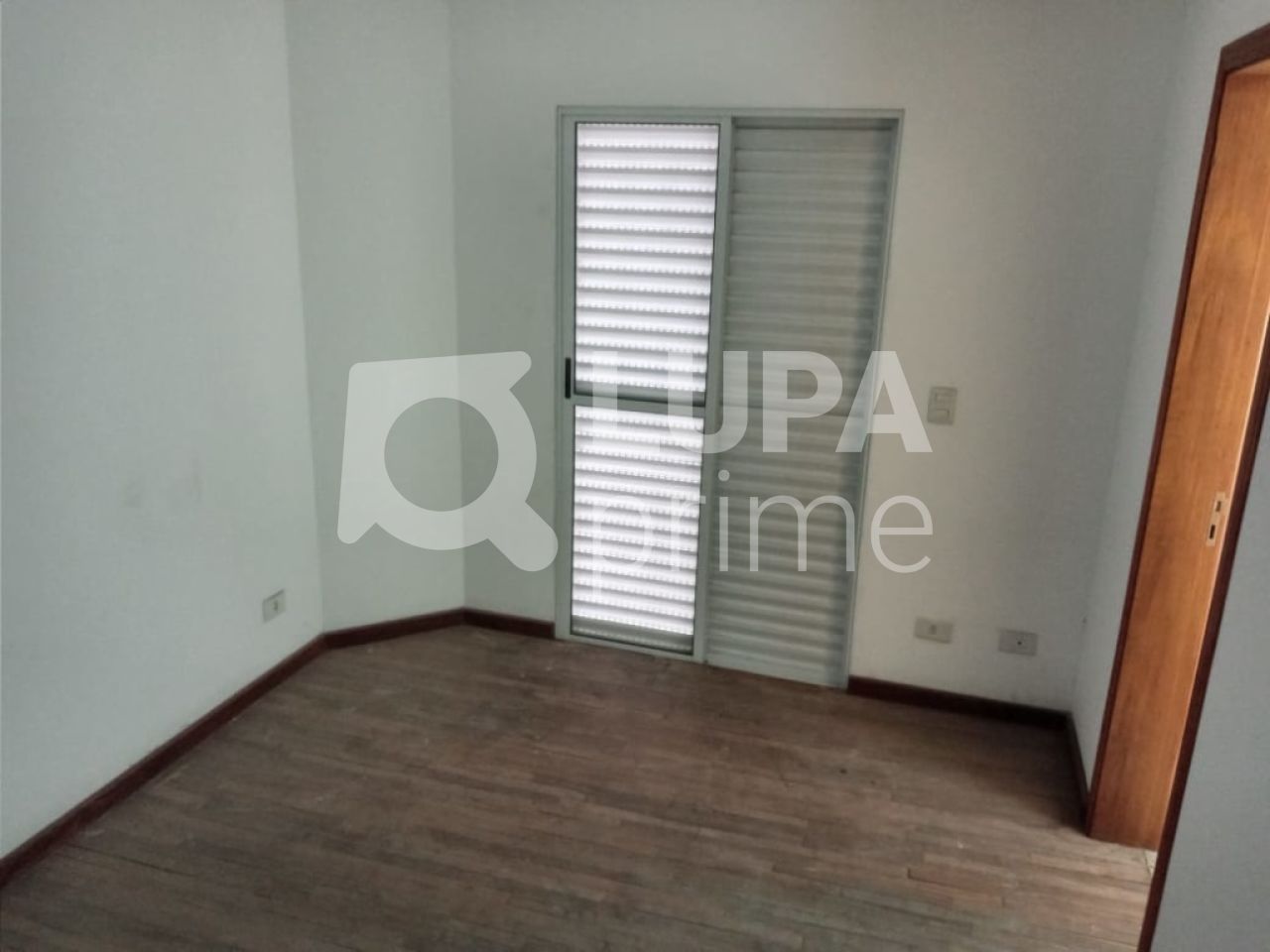 casa-assobradada-venda-sao-paulo-vila-irmaos-arnoni-3dormitorios-3suites-4vagas-243m2-LS28339