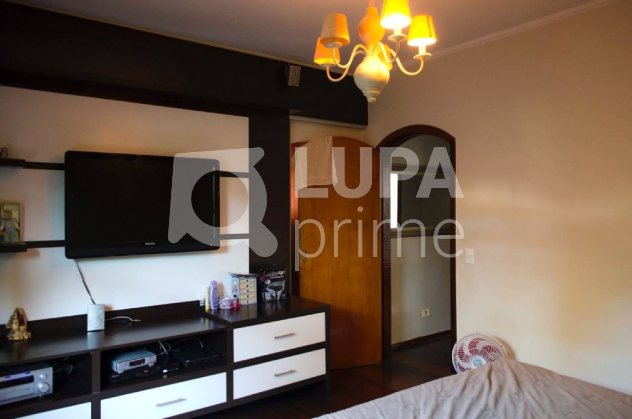 casa-terrea-venda-sao-paulo-vila-irmaos-arnoni-3dormitorios-3suites-5vagas-210m2-LS30393