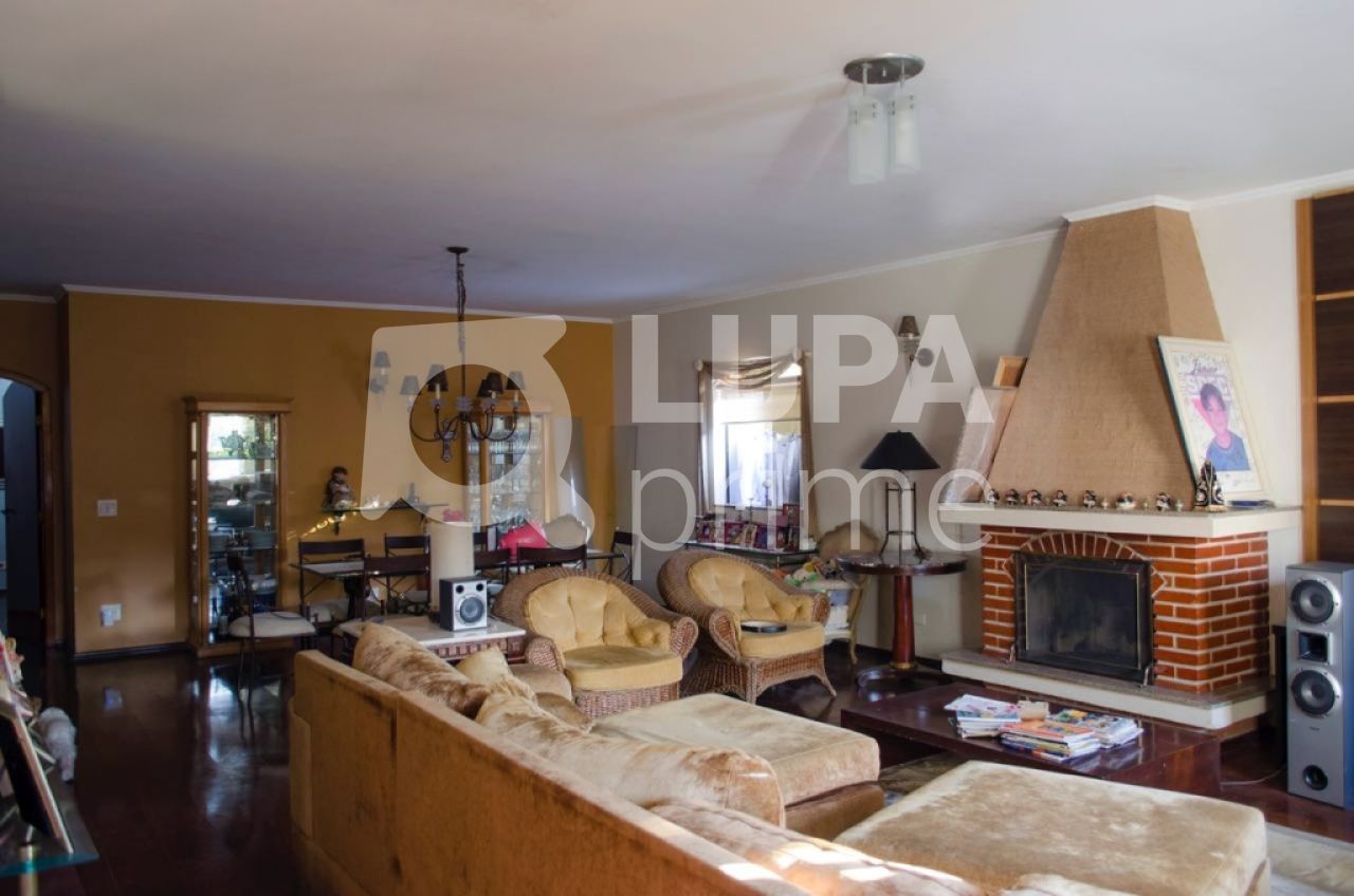 casa-terrea-venda-sao-paulo-vila-irmaos-arnoni-3dormitorios-3suites-5vagas-210m2-LS30393