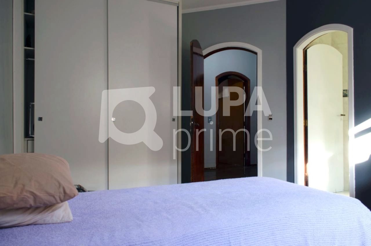 casa-terrea-venda-sao-paulo-vila-irmaos-arnoni-3dormitorios-3suites-5vagas-210m2-LS30393