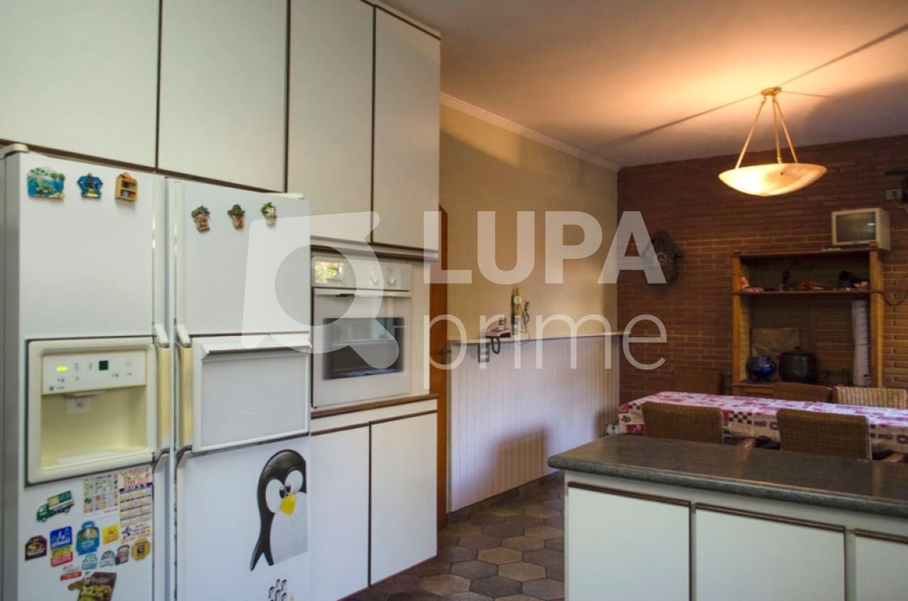 casa-terrea-venda-sao-paulo-vila-irmaos-arnoni-3dormitorios-3suites-5vagas-210m2-LS30393