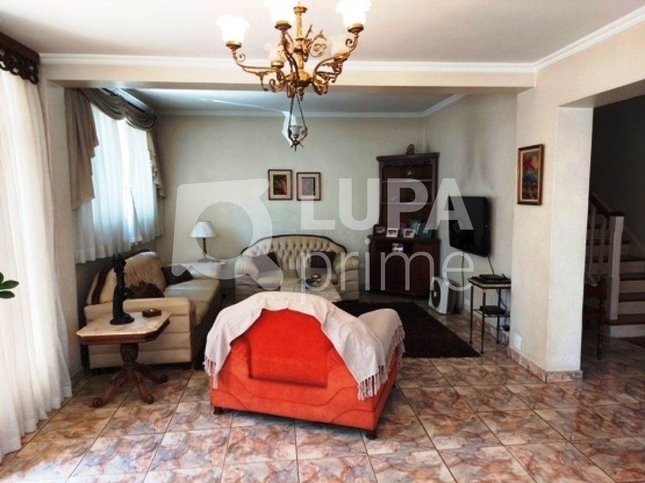 Casa à venda com 5 quartos, 220m² - Foto 1