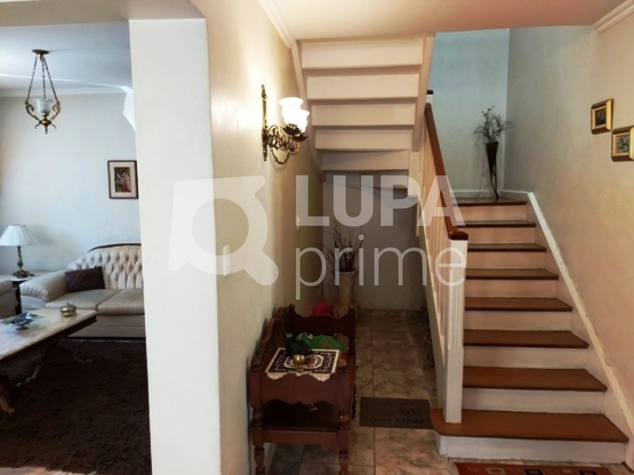 Casa à venda com 5 quartos, 220m² - Foto 2