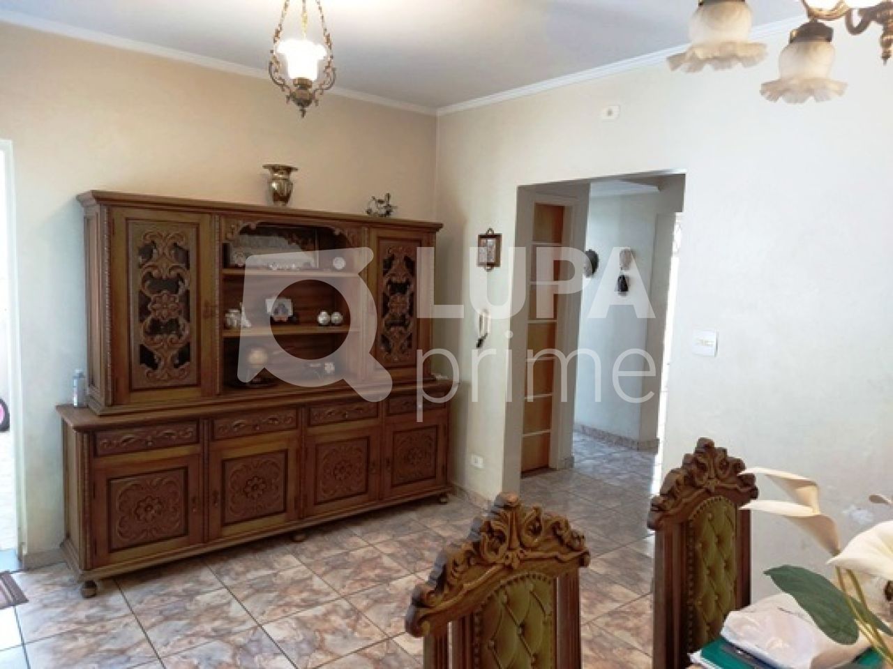 Casa à venda com 5 quartos, 220m² - Foto 4