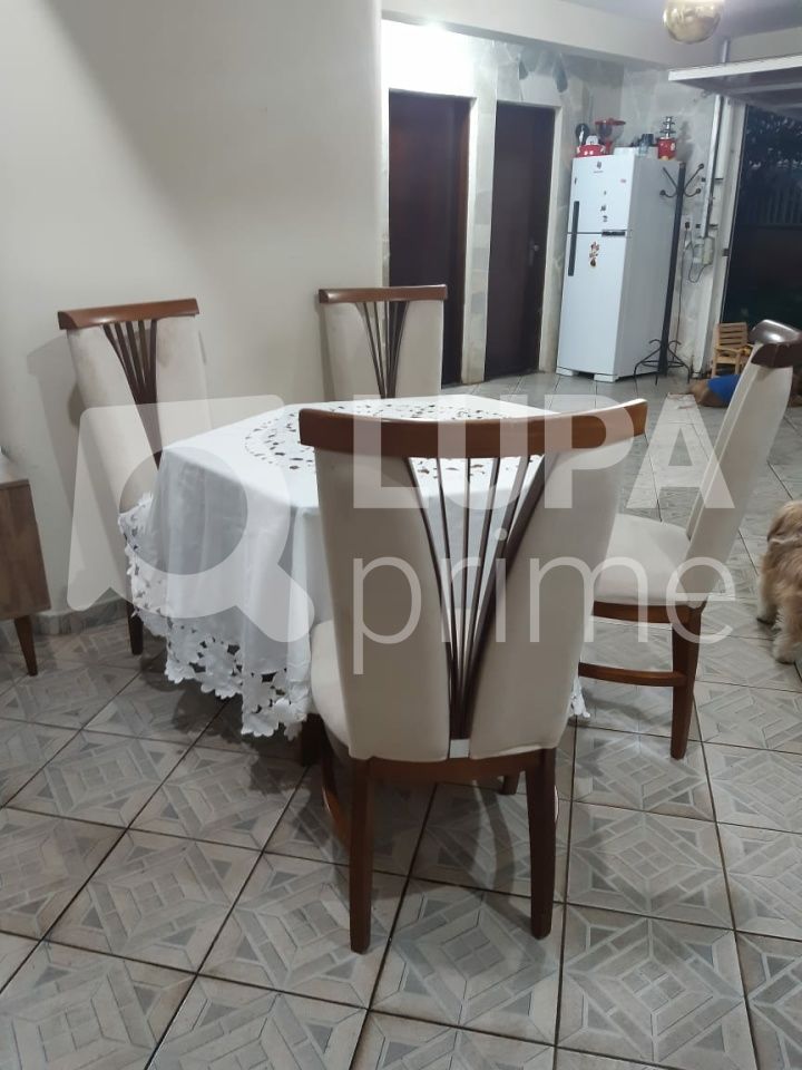 Casa à venda com 3 quartos, 240m² - Foto 13