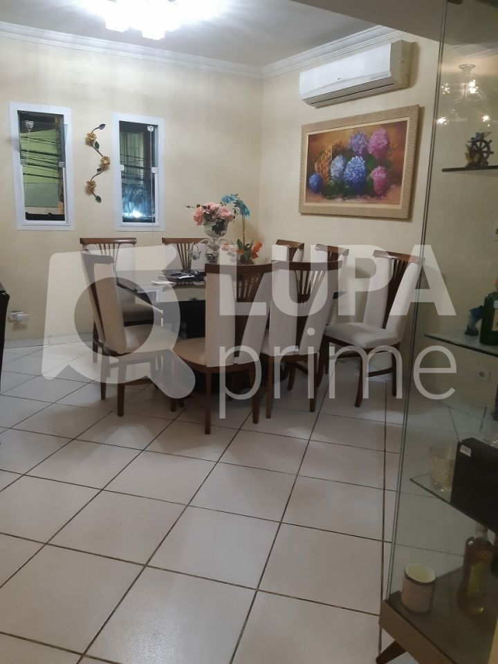 Casa à venda com 3 quartos, 240m² - Foto 12