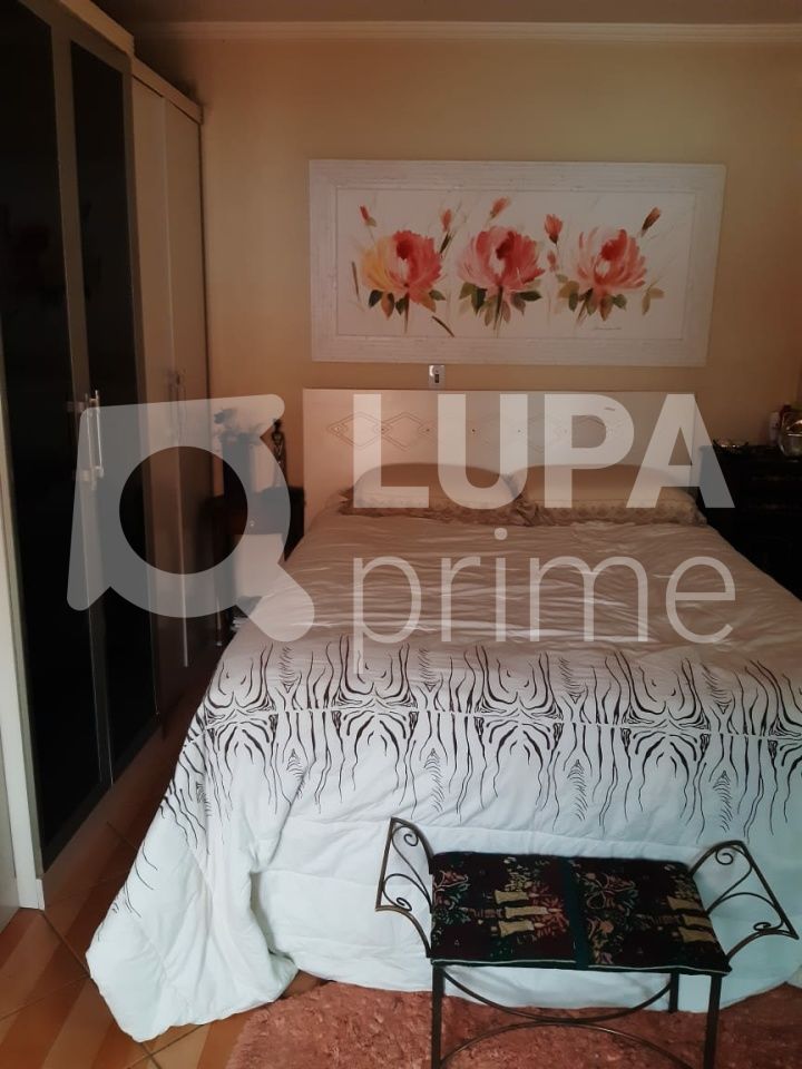 Casa à venda com 3 quartos, 240m² - Foto 14