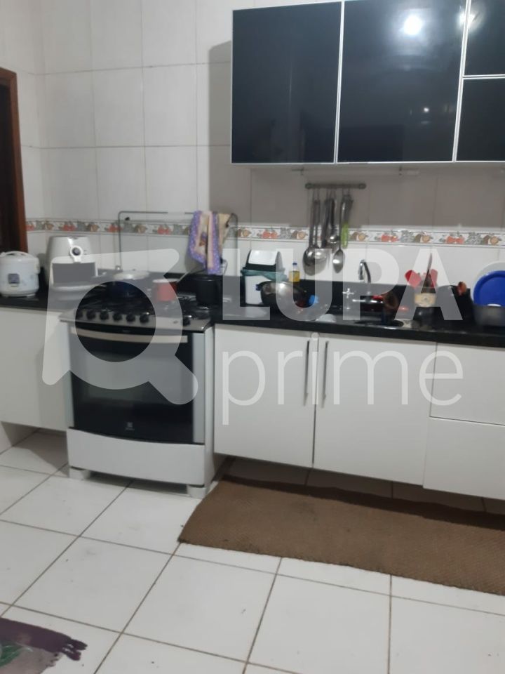 Casa à venda com 3 quartos, 240m² - Foto 18