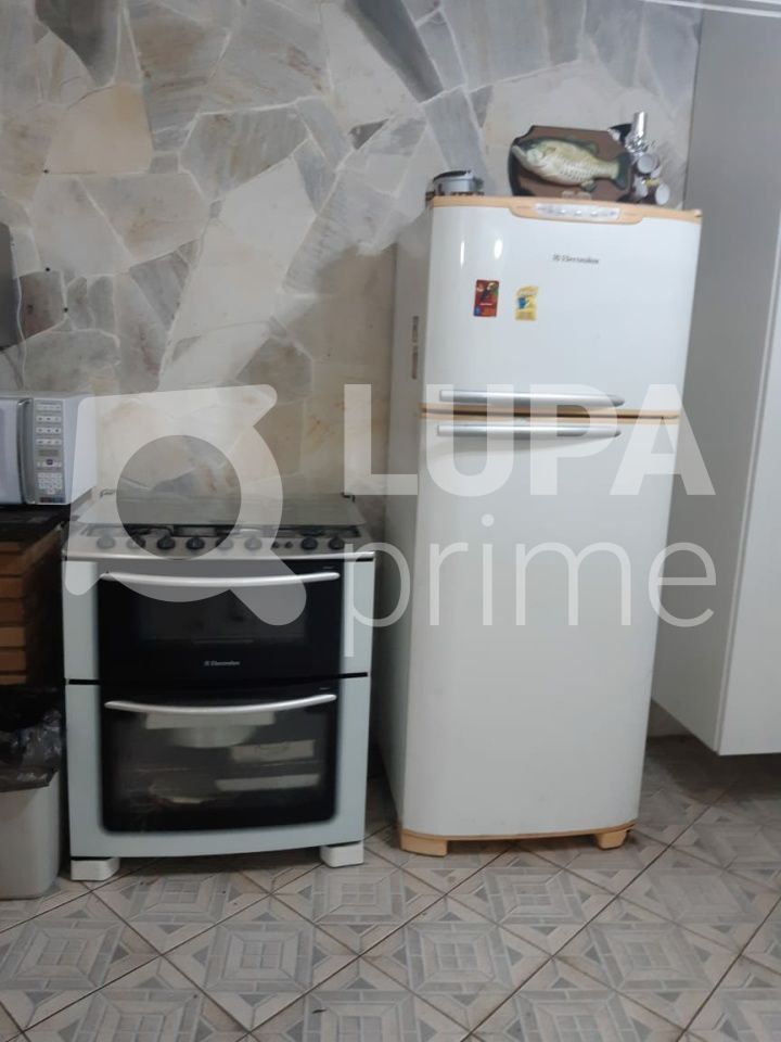 Casa à venda com 3 quartos, 240m² - Foto 34