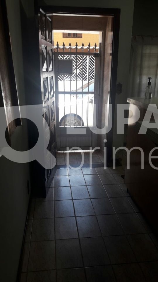 Casa à venda com 2 quartos, 80m² - Foto 4