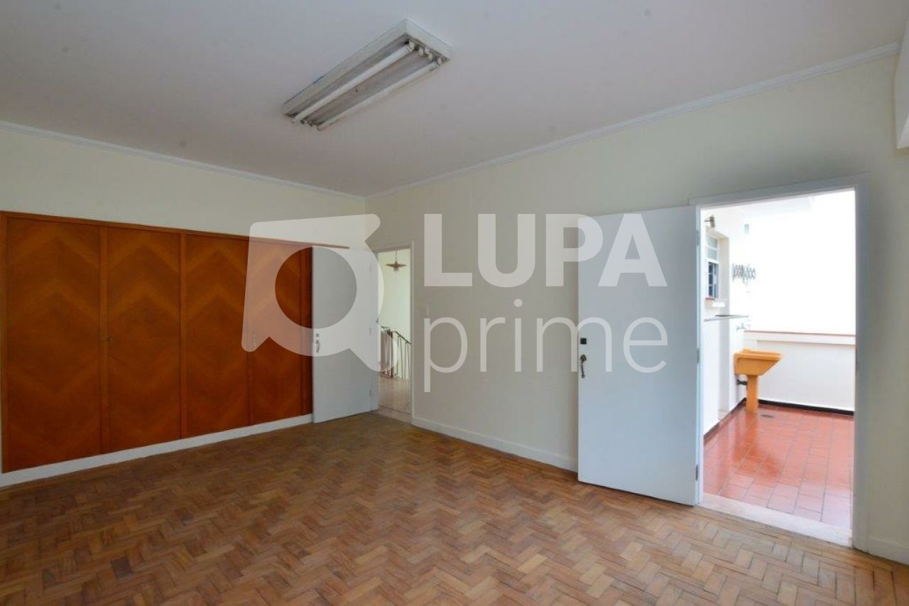 sobrado-venda-sao-paulo-moema-5dormitorios-2suites-4vagas-300m2-LS32911