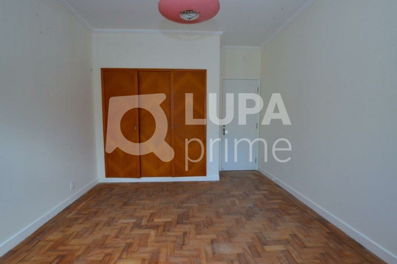 sobrado-venda-sao-paulo-moema-5dormitorios-2suites-4vagas-300m2-LS32911