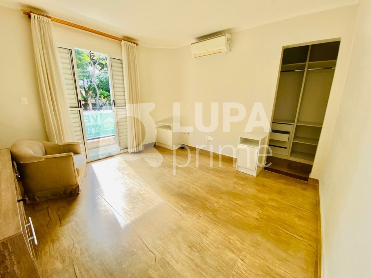 sobrado-venda-sao-paulo-vila-irmaos-arnoni-3dormitorios-1suite-5vagas-225m2-LS33747