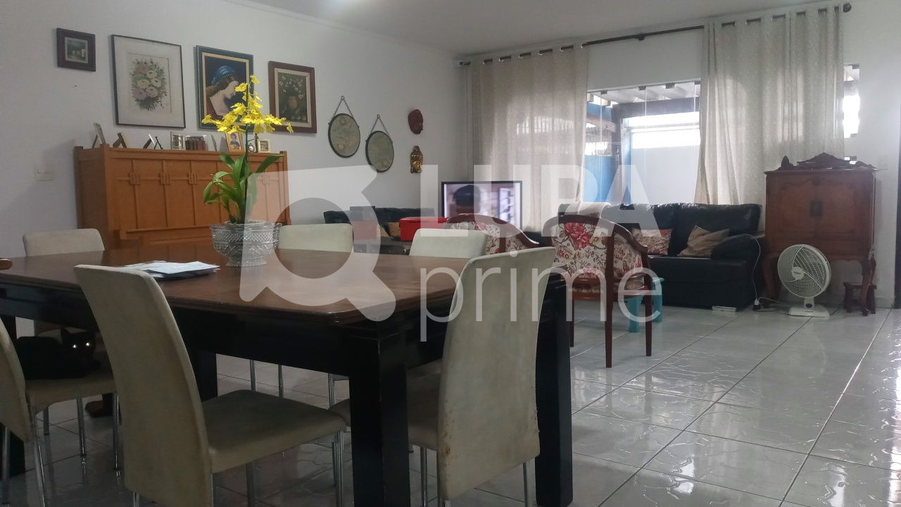 Casa à venda com 3 quartos, 146m² - Foto 1