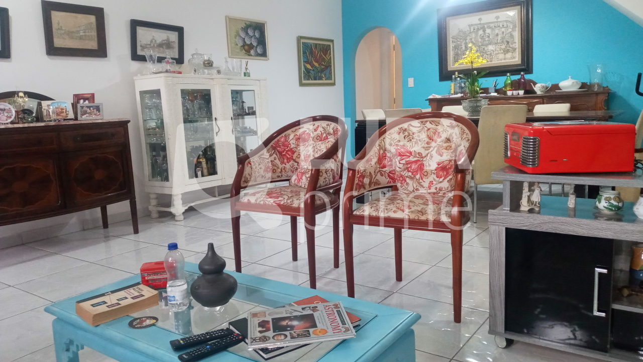 Casa à venda com 3 quartos, 146m² - Foto 2