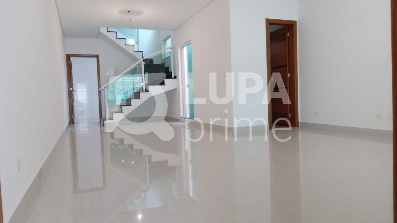 sobrado-venda-sao-paulo-vila-irmaos-arnoni-3dormitorios-3suites-4vagas-167m2-LS35801