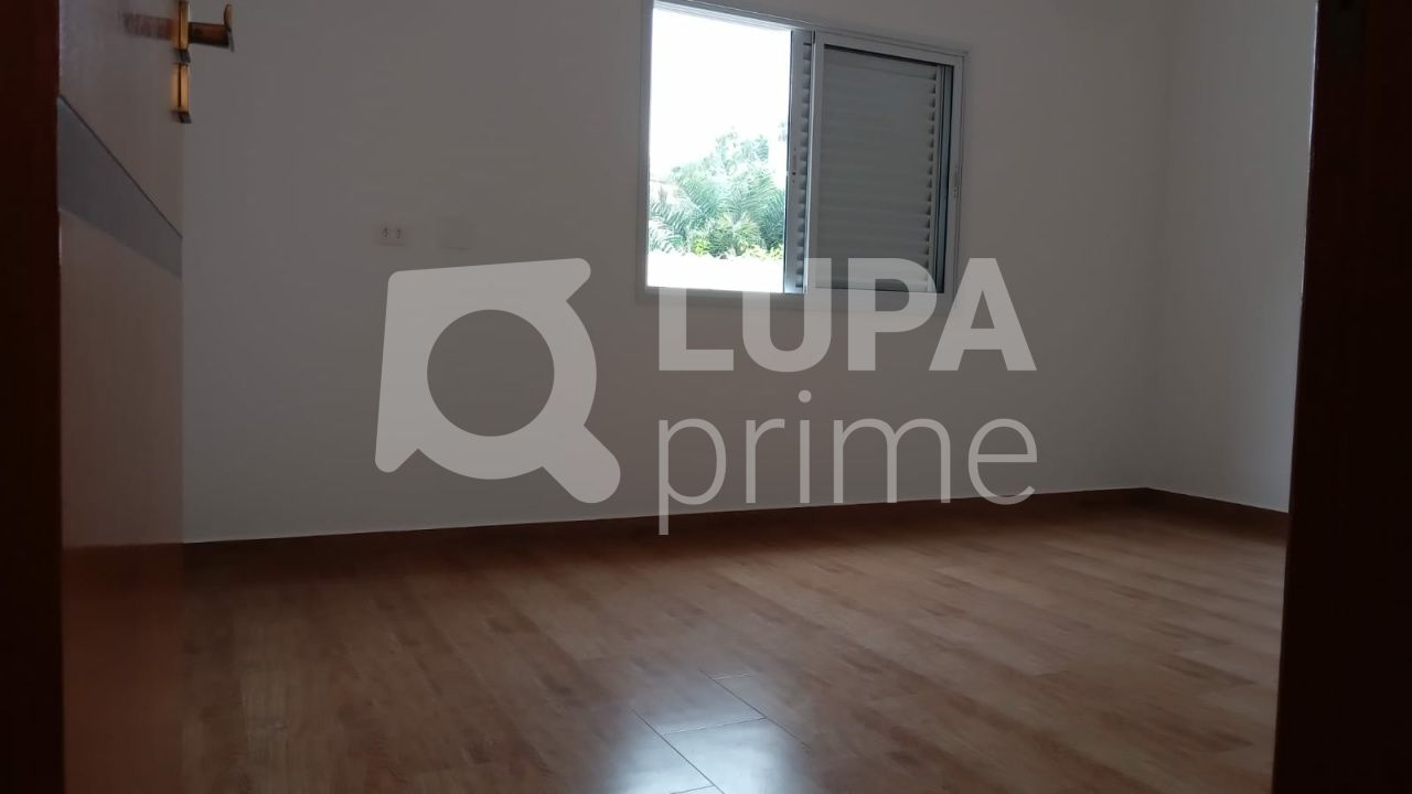 sobrado-venda-sao-paulo-vila-irmaos-arnoni-3dormitorios-3suites-4vagas-167m2-LS35801