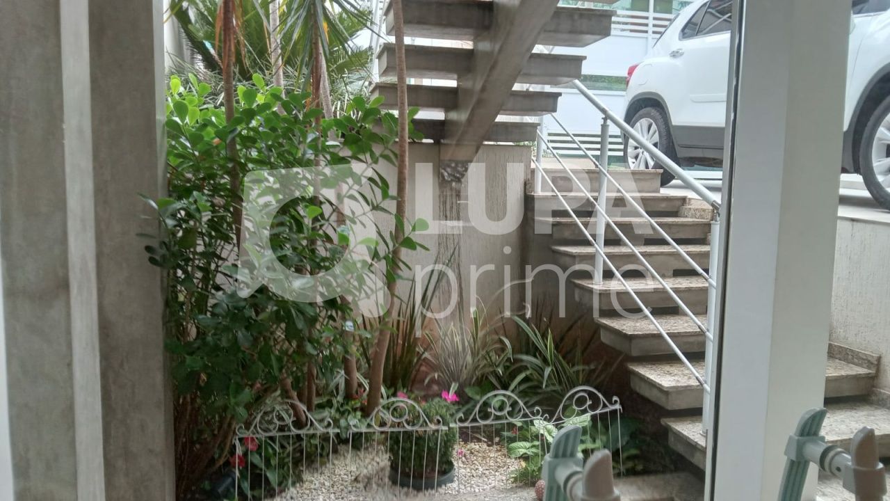 sobrado-venda-sao-paulo-agua-fria-3dormitorios-2suites-4vagas-218m2-LS36332