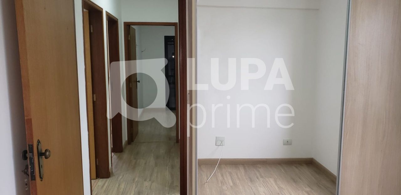 Apartamento à venda com 3 quartos, 200m² - Foto 18
