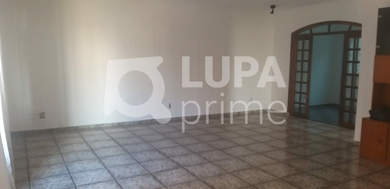 Casa à venda com 3 quartos, 310m² - Foto 7