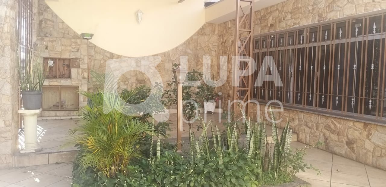 Casa à venda com 3 quartos, 310m² - Foto 2