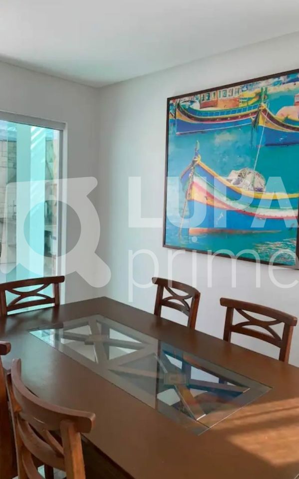 Casa à venda com 5 quartos, 220m² - Foto 1