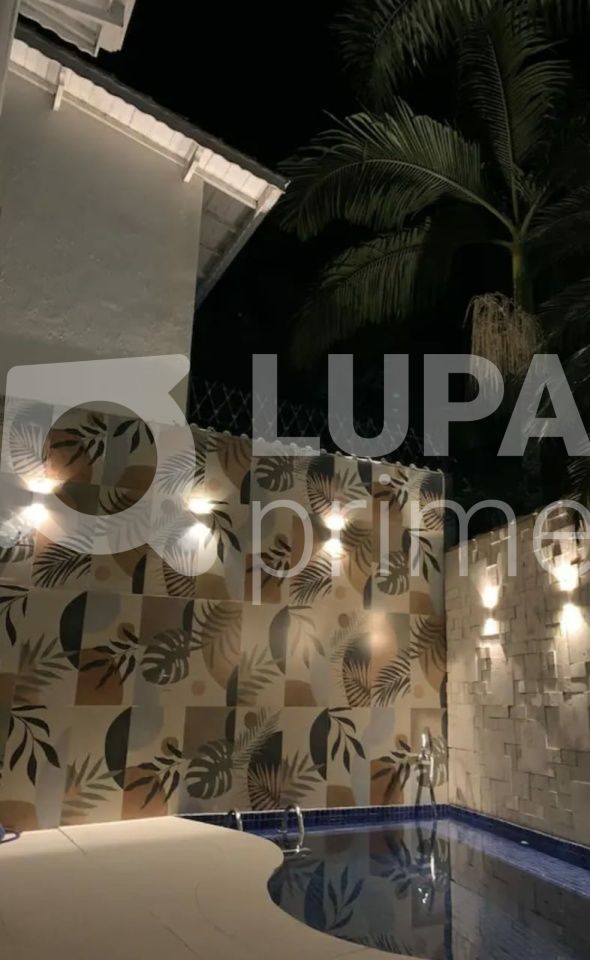 Casa à venda com 5 quartos, 220m² - Foto 2