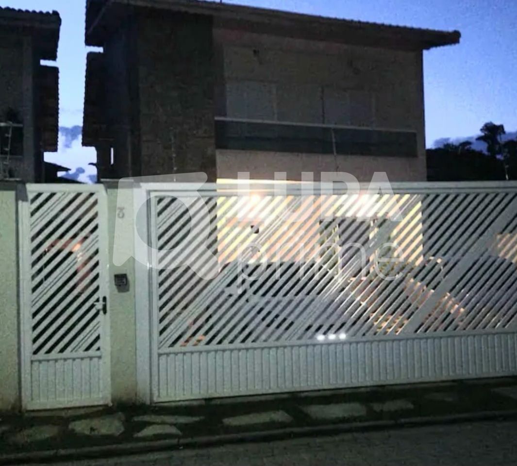 Casa à venda com 5 quartos, 220m² - Foto 3