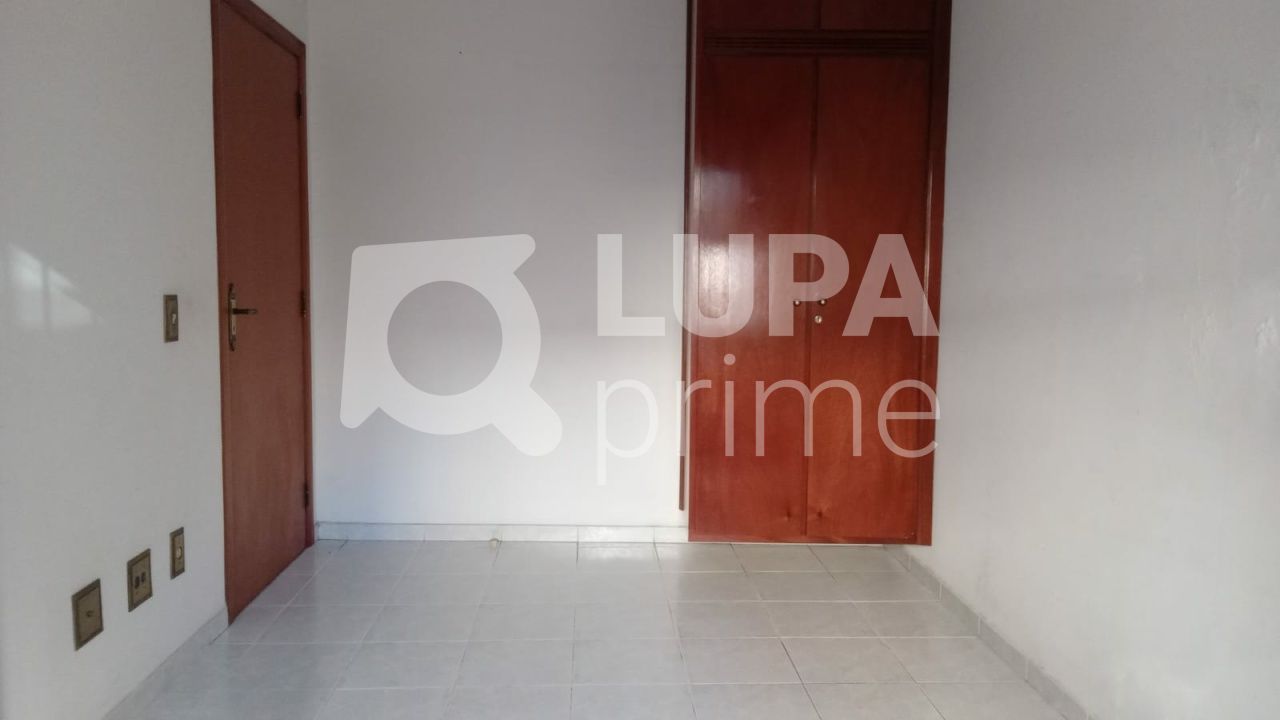 sobrado-venda-sao-paulo-vila-pauliceia-3dormitorios-3suites-5vagas-231m2-LS41709
