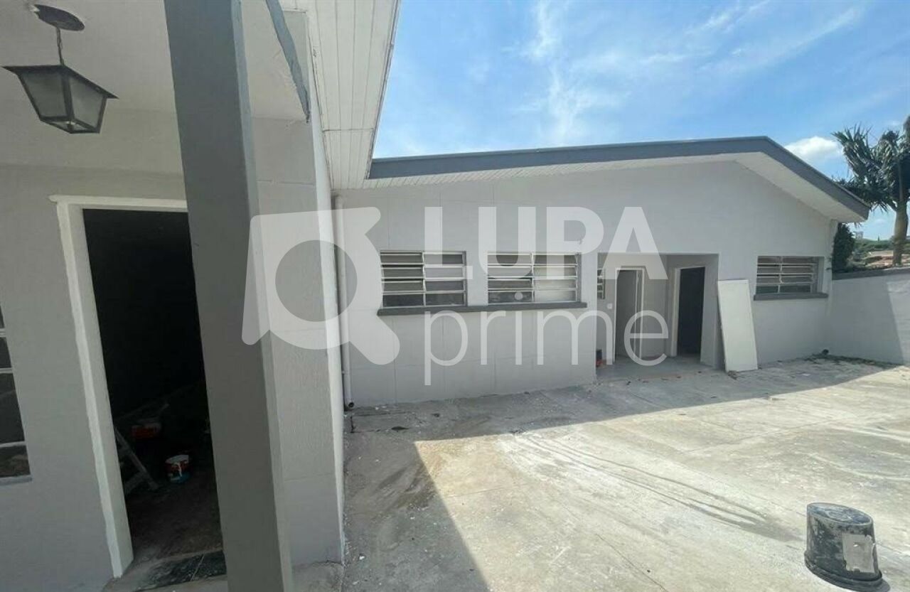 casa-terrea-locacao-sao-paulo-pacaembu-12vagas-226m2-LS43158
