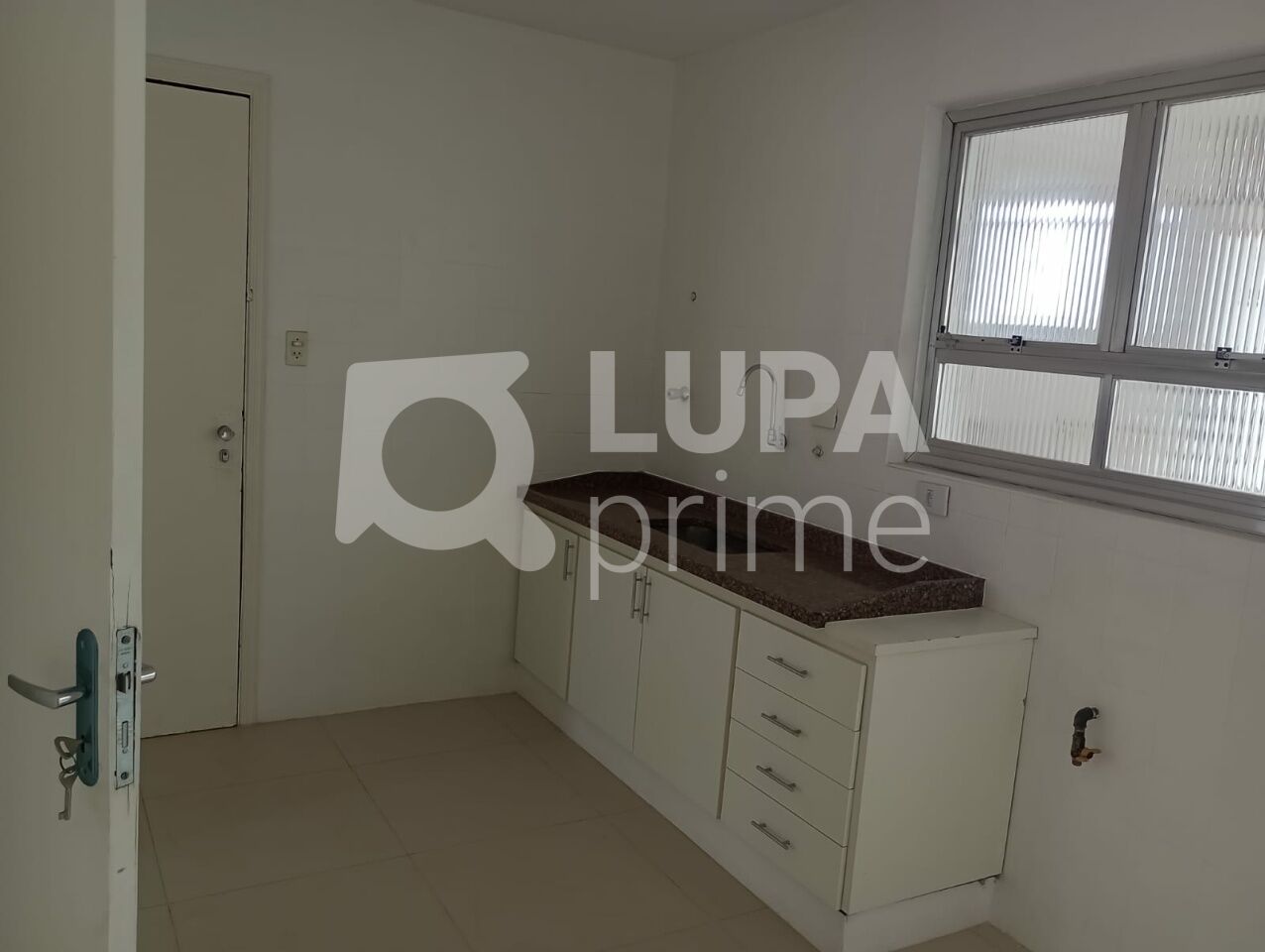Apartamento para alugar com 3 quartos, 140m² - Foto 21