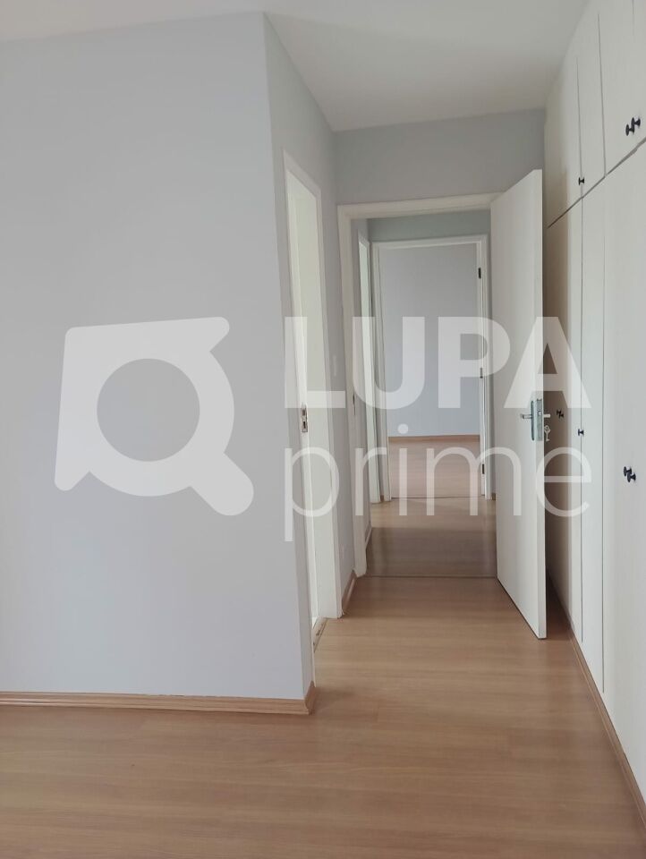 Apartamento para alugar com 3 quartos, 140m² - Foto 12