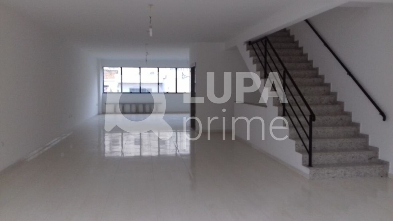 Prédio Inteiro à venda, 200m² - Foto 2