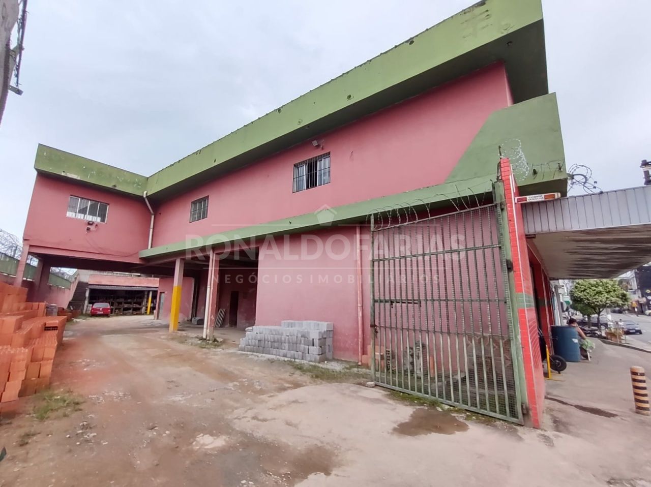 Comercial para Venda - Parque Residencial Cocaia