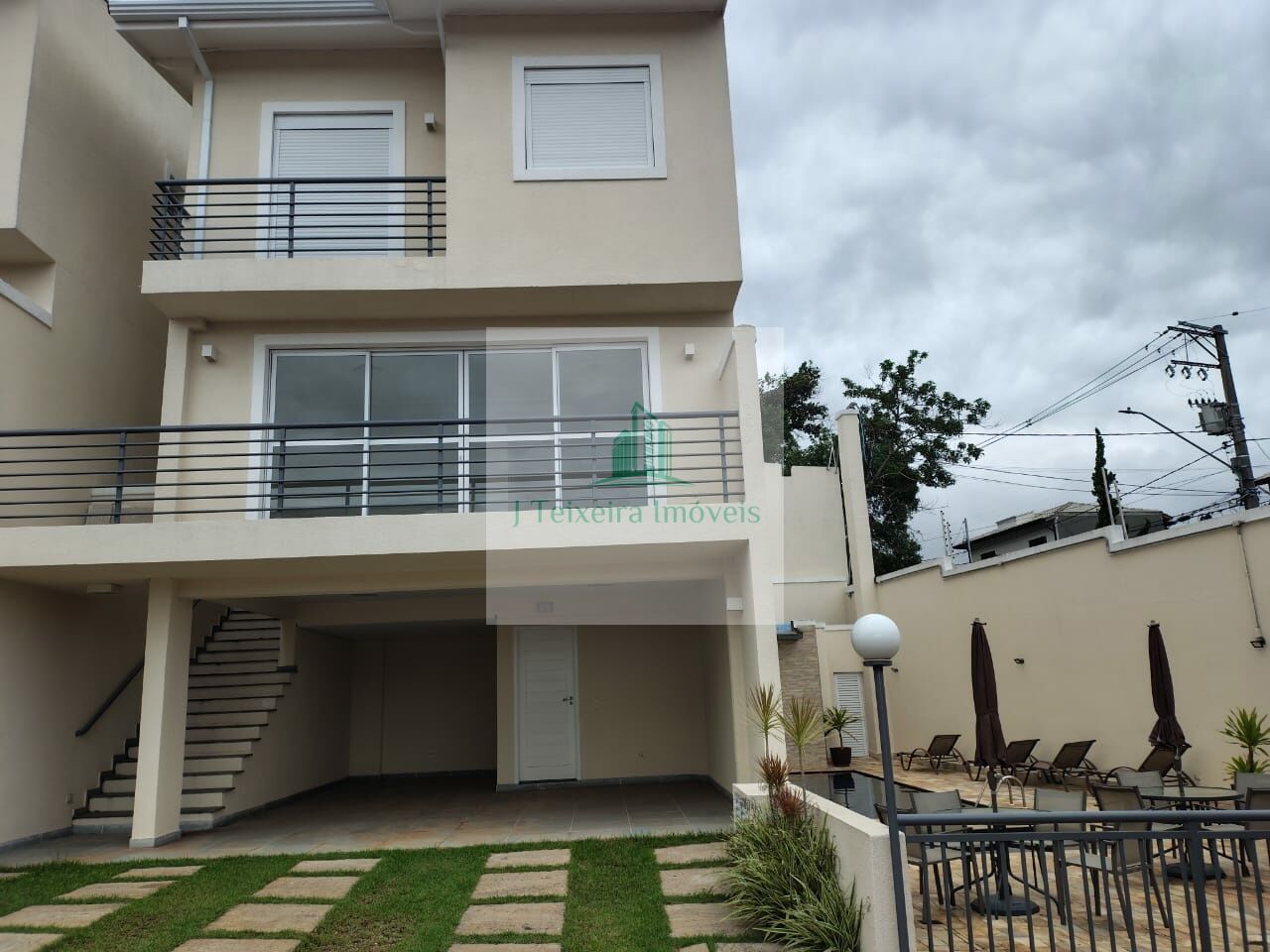 Casa Assobradada para Venda - Jardim São Nicolau