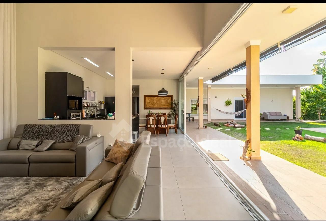 Casa, 3 quartos, 285 m² - Foto 1