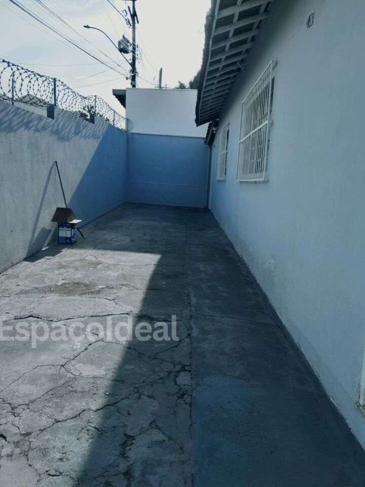 Casa à venda com 2 quartos, 100m² - Foto 2