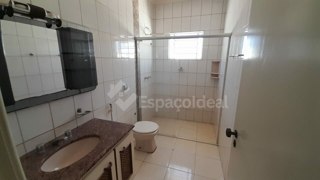 Casa, 4 quartos, 236 m² - Foto 2