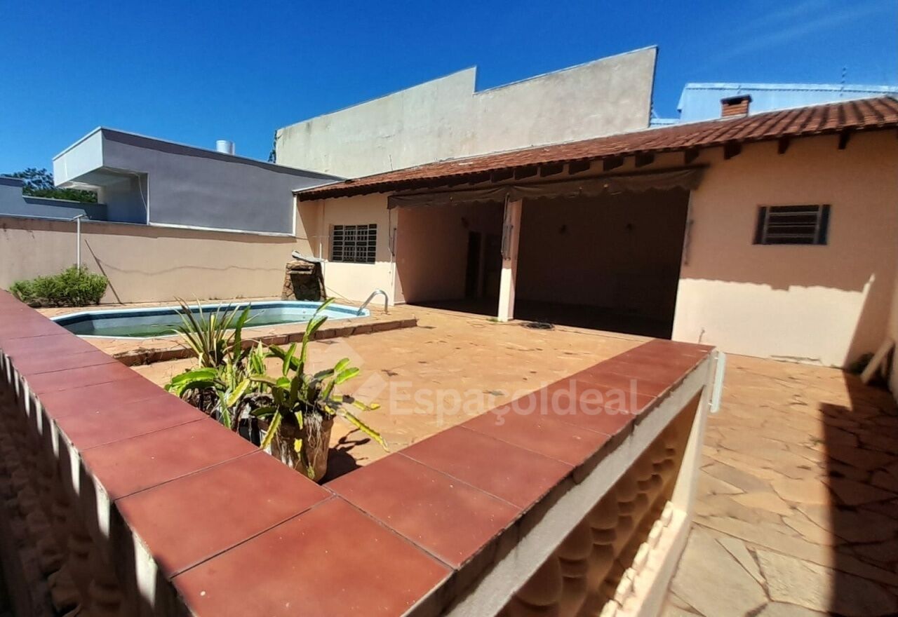 Casa, 4 quartos, 236 m² - Foto 1