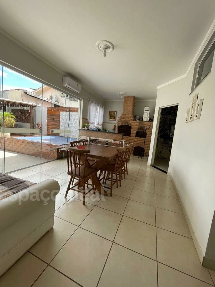 Casa, 3 quartos, 216 m² - Foto 1
