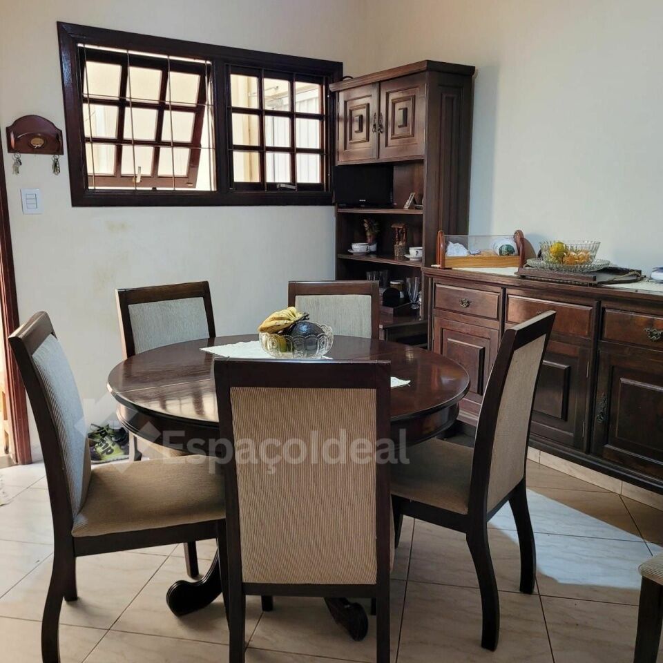 Casa, 3 quartos, 230 m² - Foto 1