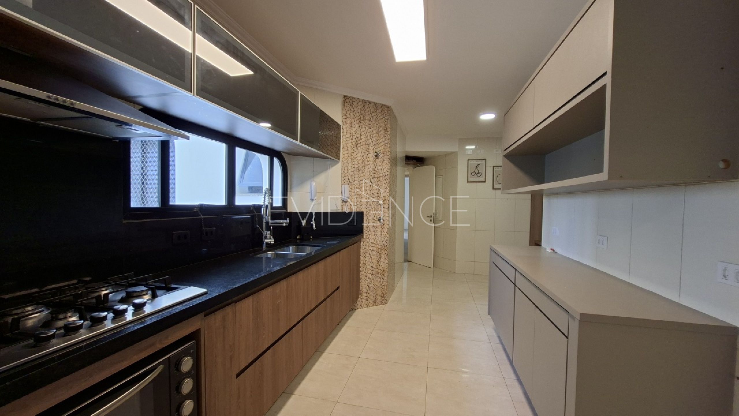 Apartamento com 170m², 3 dormitórios, 3 suítes, 3 vagas no bairro Vila Regente Feijó em São Paulo