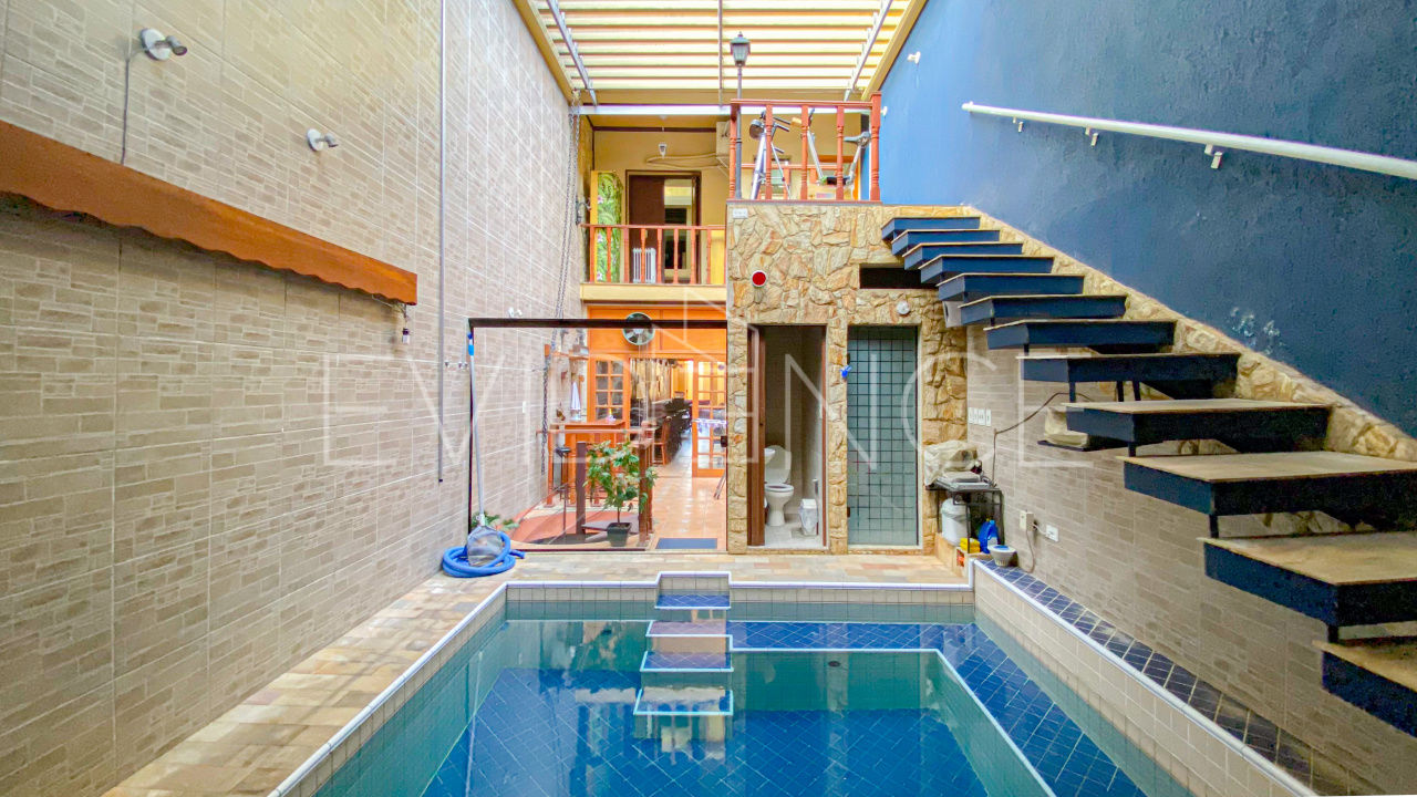 Casa Assobradada com 480m², 3 dormitórios, 1 suíte, 5 vagas no bairro Tatuapé em São Paulo