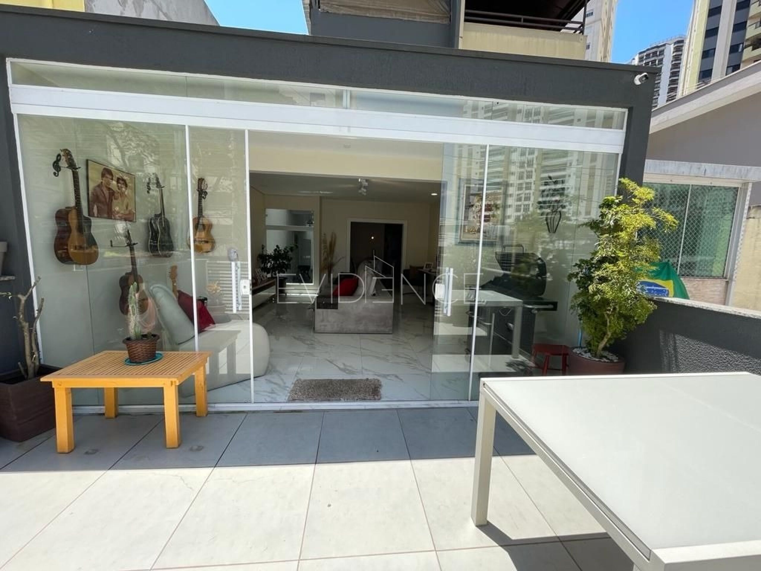 Sobrado com 250m², 4 dormitórios, 3 suítes, 4 vagas no bairro Tatuapé em São Paulo