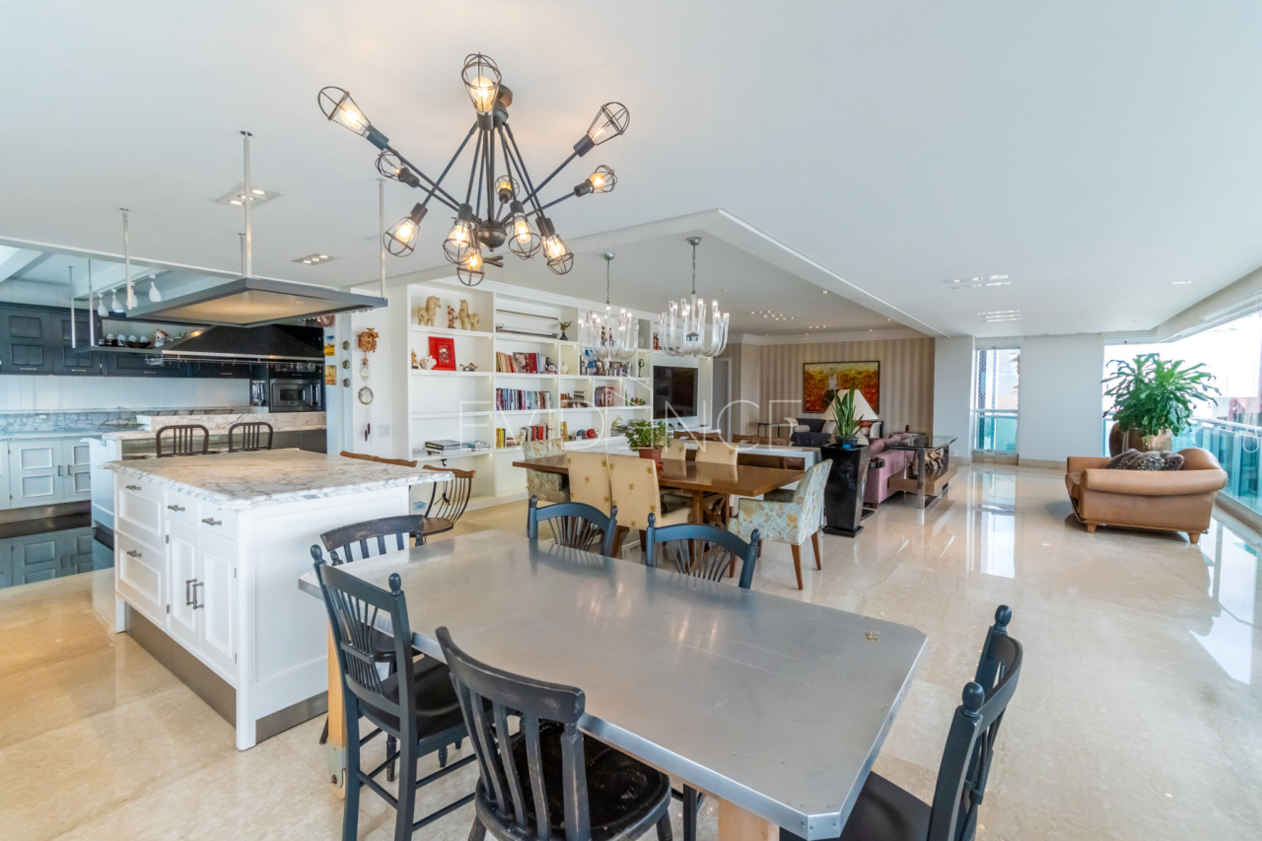 Apartamento com 326m², 3 dormitórios, 3 suítes, 6 vagas no bairro Jardim Anália Franco em São Paulo