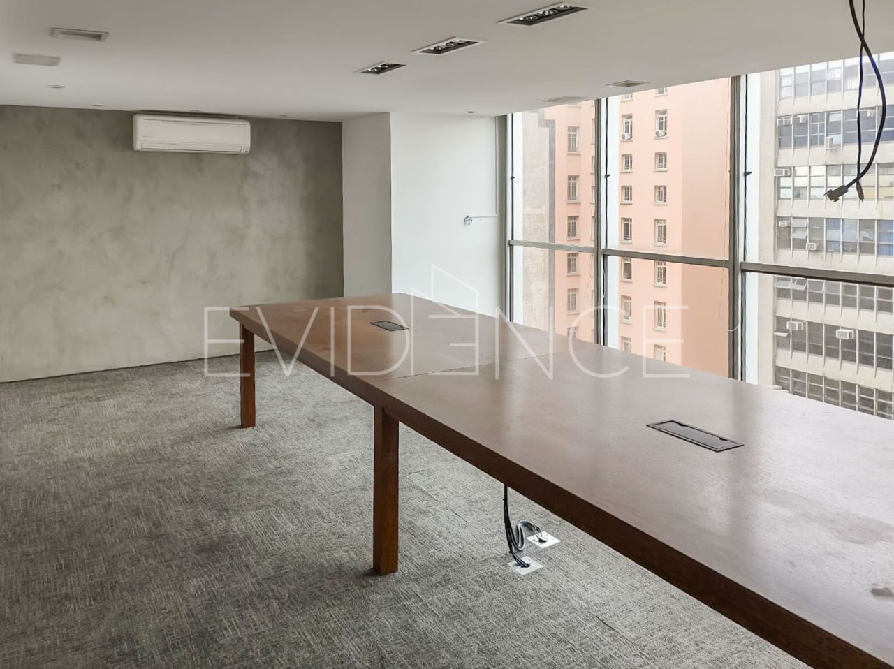Conj. Comercial com 324m², 5 vagas no bairro Centro em São Paulo