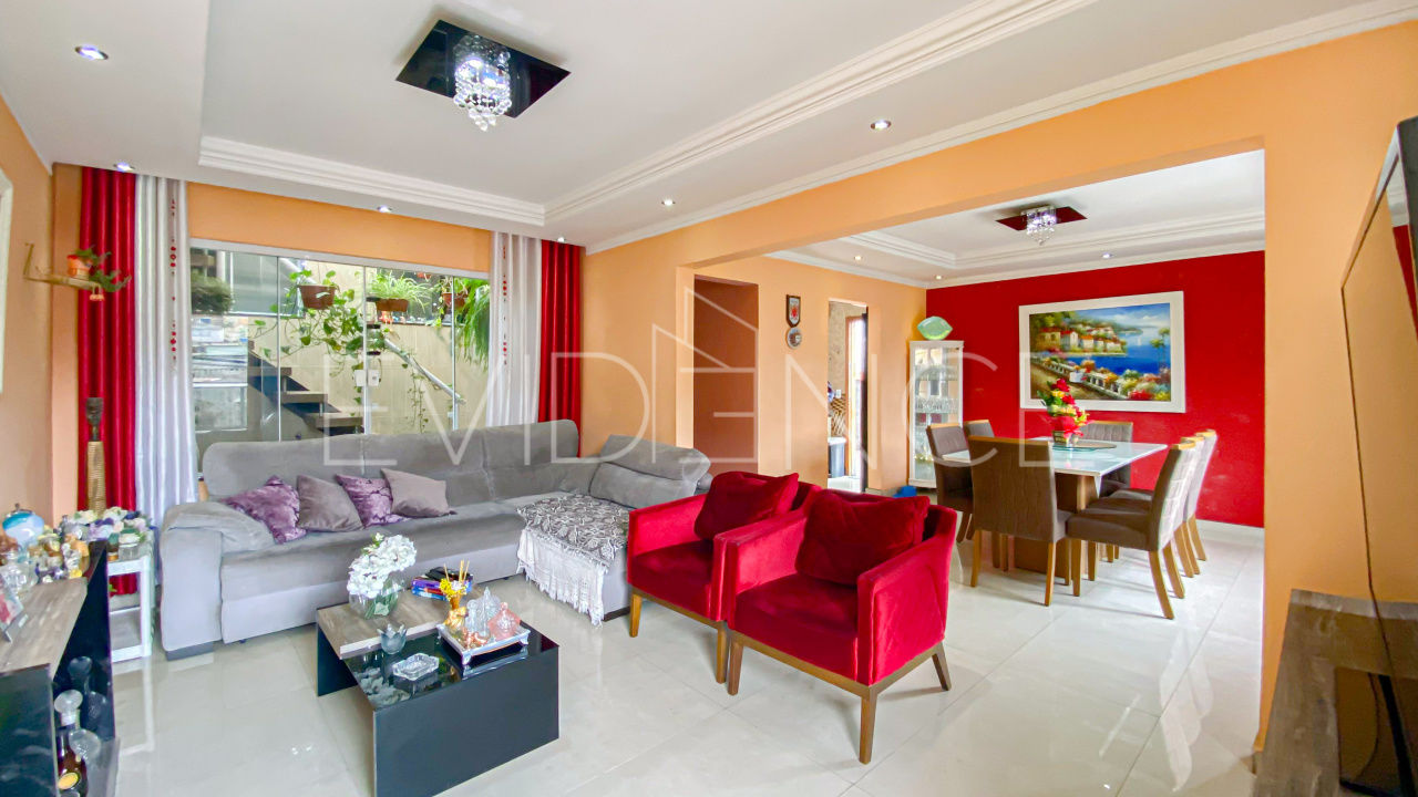 Casa Assobradada com 320m², 3 dormitórios, 1 suíte, 5 vagas no bairro Cidade Líder em São Paulo