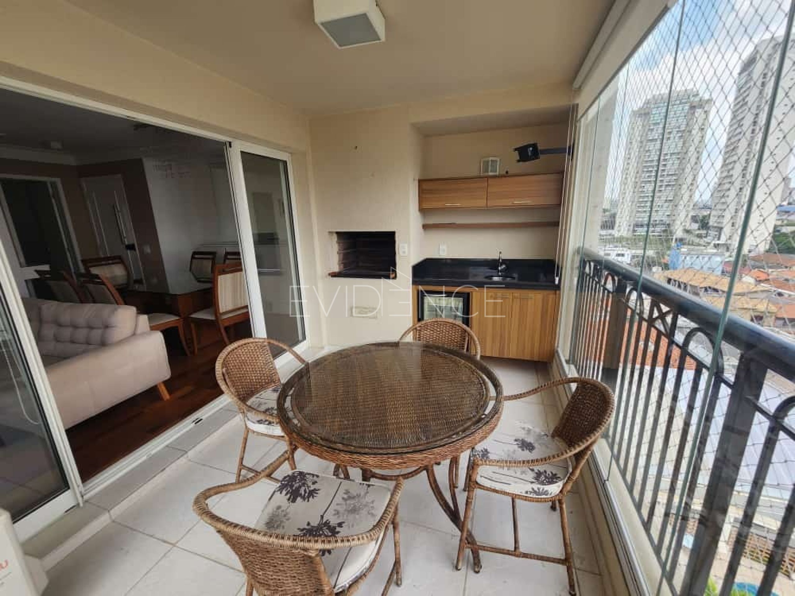 Apartamento com 96m², 3 dormitórios, 1 suíte, 2 vagas no bairro Tatuapé em São Paulo
