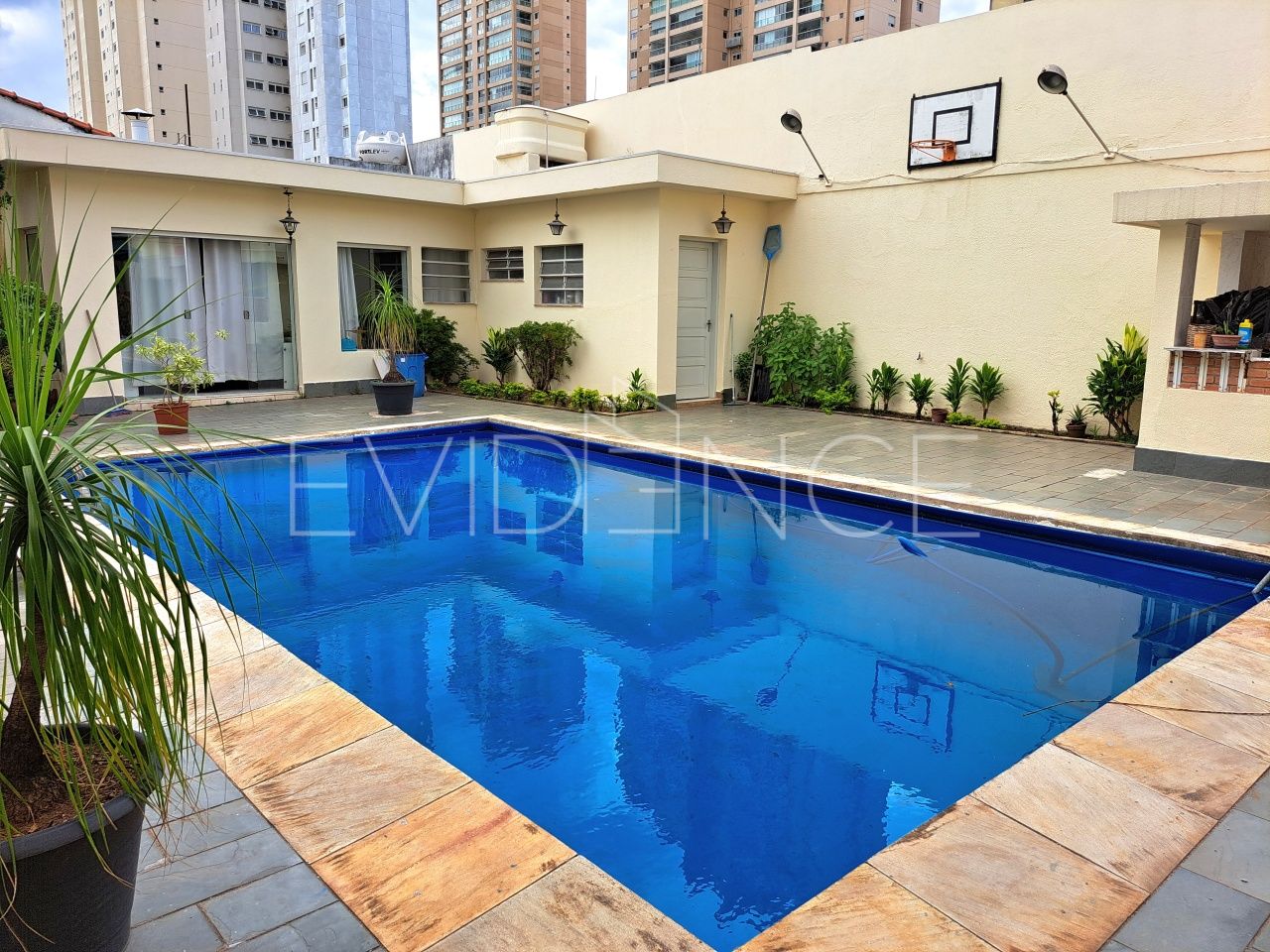 Sobrado com 275m², 3 dormitórios, 1 suíte, 2 vagas no bairro Mooca em São Paulo